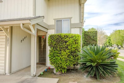 /international/us/2021-e-laura-avenue-visalia-ca-110106767008/