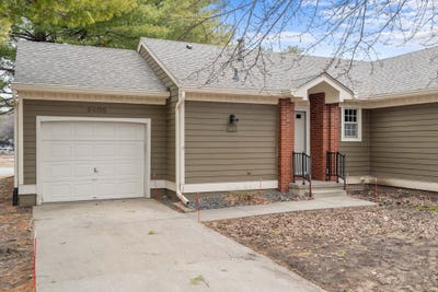 /international/us/5408-vista-drive-west-des-moines-ia-110106228518/
