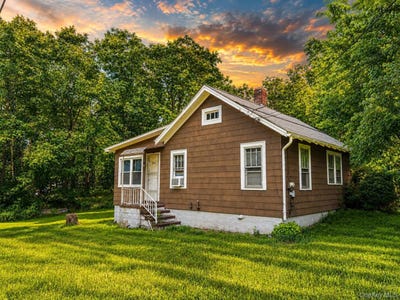 /international/us/866-pulaski-highway-goshen-ny-110109494320/
