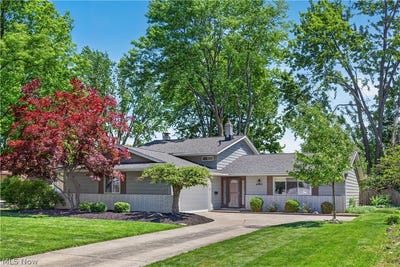 /international/us/4563-azalea-lane-north-olmsted-oh-110108179362/