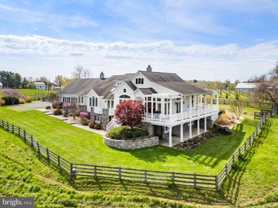 /international/us/35047-snickersville-turnpike-round-hill-va-110107786493/