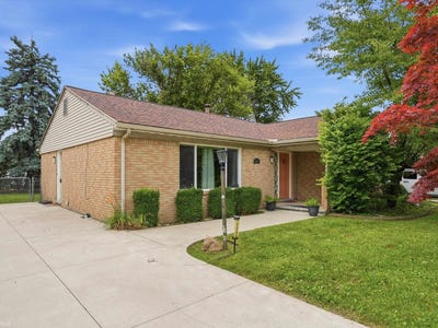 /international/us/15861-coral-avenue-clinton-township-mi-110110376133/