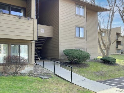 /international/us/228-watertree-drive-east-syracuse-ny-110106974761/