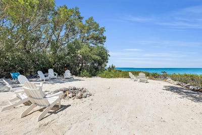 /international/us/88500-overseas-highway-plantation-key-fl-110104614641/