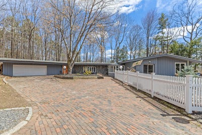 /international/us/7-bayberry-lane-lewiston-me-110107480414/