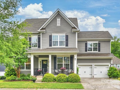 /international/us/932-claires-creek-lane-davidson-nc-110107711281/