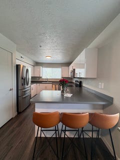 /international/us/64-w-600-s-springville-ut-110105354550/