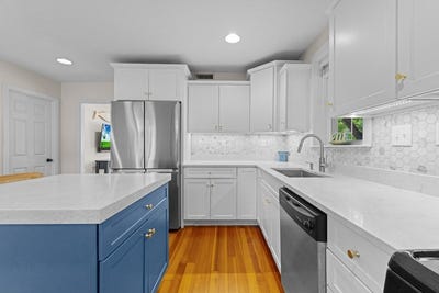 /international/us/73-pleasant-st-73-milton-ma-110108544902/
