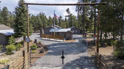 /international/us/854-fort-jack-pine-drive-gilchrist-or-110099271053/