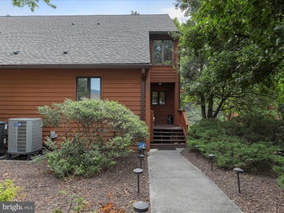 /international/us/156-tecumseh-trail-hedgesville-wv-110101297838/