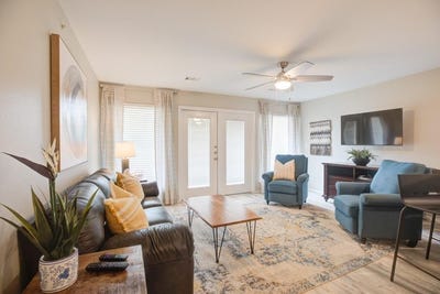 /international/us/730-e-mather-st-new-braunfels-tx-110106182996/