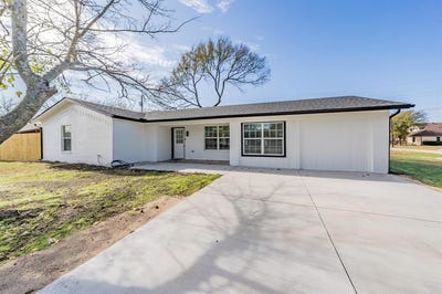 /international/us/207-n-hickory-street-venus-tx-110104483722/