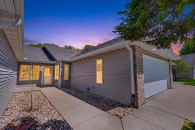 /international/us/649-springbrook-circle-deforest-wi-110107885015/