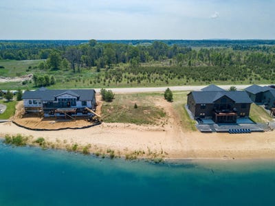 /international/us/w5822-37th-street-new-lisbon-wi-110099983764/