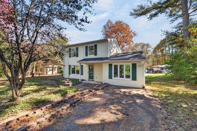 /international/us/246-blue-sky-drive-wytheville-va-110120855863/