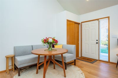 /international/us/555-se-laurel-street-waukee-ia-110107306988/