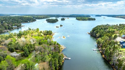 /international/us/121-brickyard-cove-road-harpswell-me-110108195504/