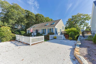 /international/us/13-south-street-osterville-ma-110120422000/