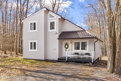 /international/us/8948-deerfield-road-tobyhanna-pa-110102754230/