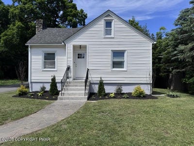 /international/us/203-pokona-avenue-stroudsburg-pa-110108228282/