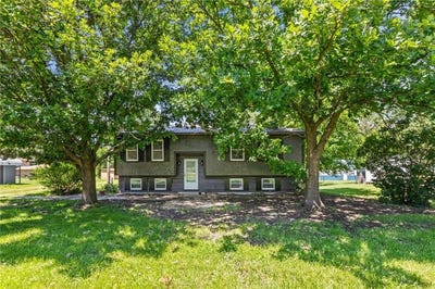 /international/us/716-shea-street-burlington-ks-110108879581/