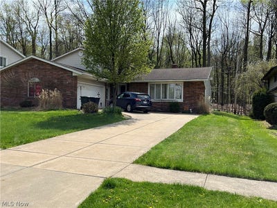 /international/us/14741-indian-creek-drive-middleburg-heights-oh-110107667601/