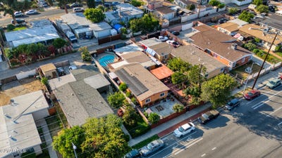 /international/us/14901-polk-street-sylmar-ca-110100502302/