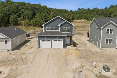 /international/us/9-feldspar-lane-cumberland-me-110099128409/