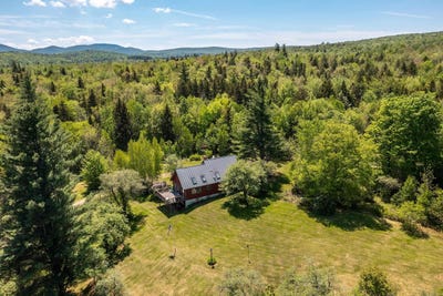 /international/us/124-forrester-road-stratton-vt-110108583171/