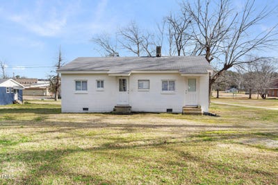 /international/us/303-rosin-hill-street-spring-hope-nc-110100975567/