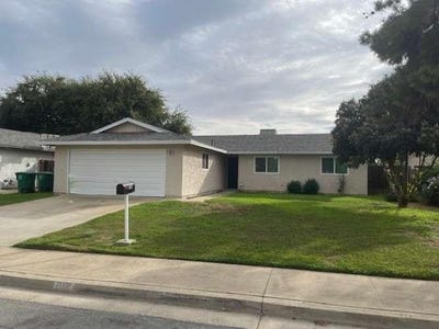 /international/us/923-holt-avenue-sanger-ca-110106026302/