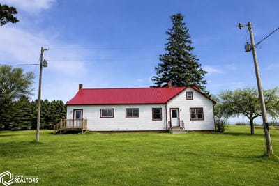 /international/us/1443-ivanhoe-avenue-new-hampton-ia-110105960189/