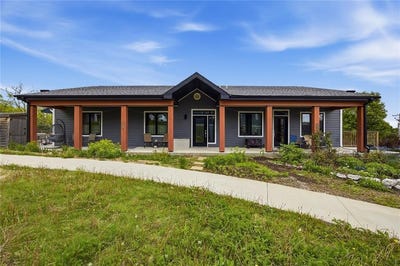 /international/us/156-prairie-hill-ln-iowa-city-ia-110107879943/