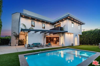 /international/us/7303-w-89th-st-los-angeles-ca-110108538183/