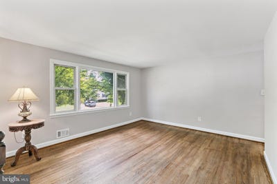 /international/us/8902-sylvania-street-lorton-va-110099492513/