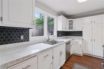 /international/us/81-birnamwood-drive-burnsville-mn-110101342691/
