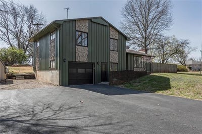 /international/us/608-e-14th-terrace-ottawa-ks-110106947453/