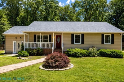 /international/us/8253-manor-drive-gloucester-va-110108577364/