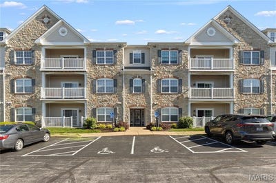 /international/us/1-monarch-trace-court-chesterfield-mn-110107804872/