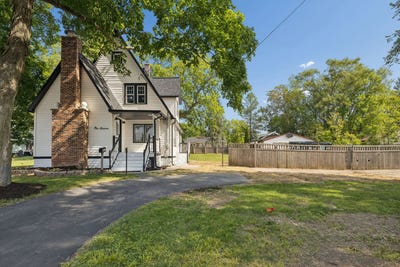 /international/us/111-oak-street-new-lenox-il-110108409291/