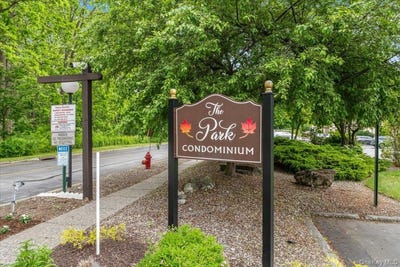 /international/us/8-loudon-drive-fishkill-ny-110108614939/