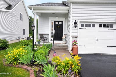 /international/us/16-joshua-place-glenmont-ny-110109117107/