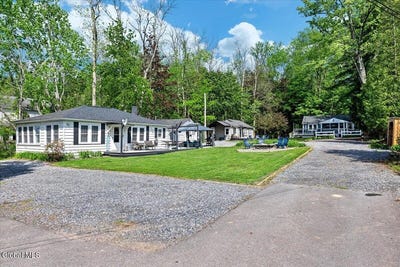 /international/us/728-route-9p-saratoga-springs-ny-110119765757/
