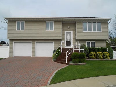 /international/us/251-garfield-street-freeport-ny-110106987514/