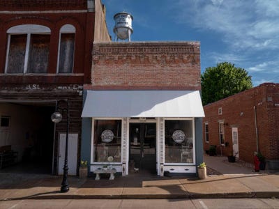/international/us/104-w-main-street-ash-grove-mo-110107752953/