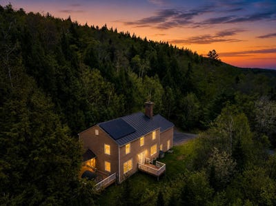 /international/us/272-west-hill-road-worcester-vt-110108491552/