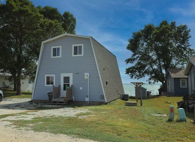 /international/us/25991-105th-street-spirit-lake-ia-110087202407/