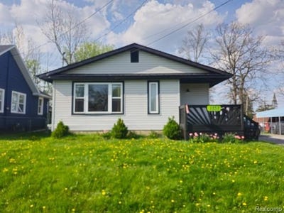 /international/us/1353-e-decamp-street-burton-mi-110107827968/