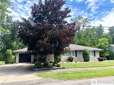 /international/us/19-lowell-place-fredonia-ny-110108917154/