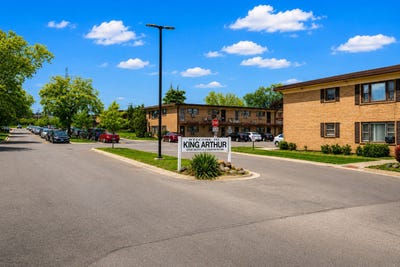 /international/us/39-king-arthur-court-northlake-il-110108438026/